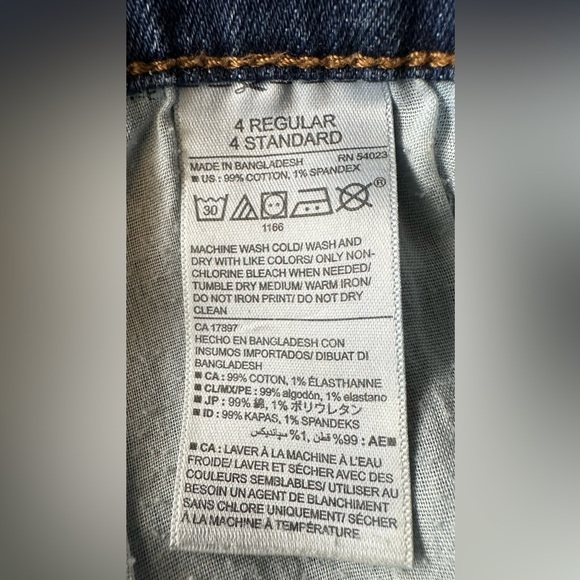 Old Navy boyfriend mid-rise jeans. Raw hem, size 4 regular - Picture 6 of 6